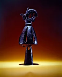 Puntale, cono traforato decorato con testa di grifone con corna di ariete, fine VII - inizio VI secolo a.C.
