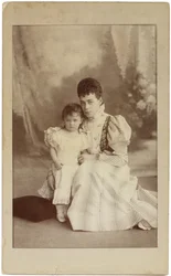 Granduchessa Xenia Alexandrovna di Russia con la figlia Irina, c. 1882