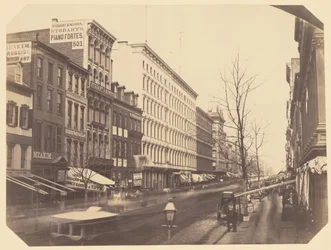 Broadway guardando a nord tra Grand e Broome Streets