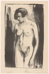 Studio di una donna nuda in piedi