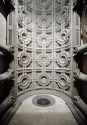 Vista interna del soffitto a volta del vestibolo della chiesa realizzato da Simone del Pollaiolo detto il Cronaca (1457-1508)
