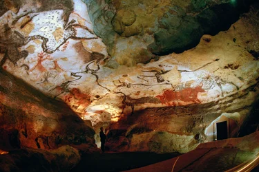 La Sala dei Tori con Jacques Marsal, uno degli scopritori delle Grotte di Lascaux