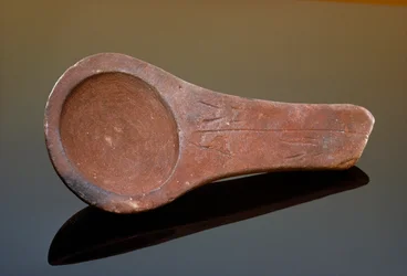 La lampada di Lascaux, arenaria lucidata trovata nella grotta di Lascaux