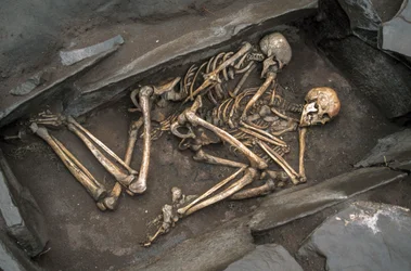 Le ossa di due sciti giacciono in una tomba di 3000 anni ad Arzhan-2, 2003 (foto)