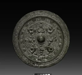 Specchio con Xiwangmu, c.317-400 (bronzo)