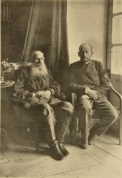 Scrittore russo Lev Tolstoj con suo figlio Lev, Russia, 1899