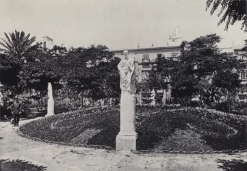 Cadice: Plaza de Mina (foto in b/n)
