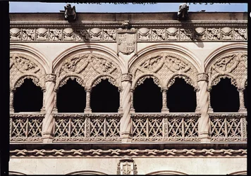 (dettaglio) degli archi della loggia