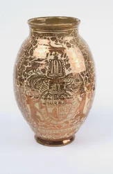 Vaso decorato con lustro di rame e stemma degli Stuart, Manises, Spagna