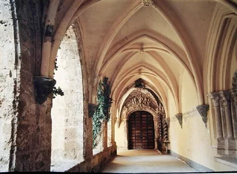 Vista del chiostro del monastero, fondato nel 1194 e trasferito nel sito attuale nel 1218