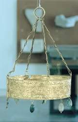 Corona votiva dal Tesoro di Guarrazar (oro e pietre preziose)