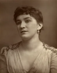 Nelly Bromley, attrice e cantante britannica
