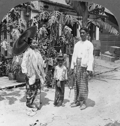 Famiglia birmana, Rangoon, Birmania, 1908
