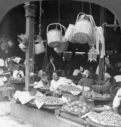 Negozi in un mercato locale, Rangoon, Birmania