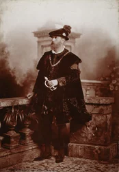 Spencer Compton Cavendish, 8º Duca di Devonshire, come Imperatore Carlo V, Il Ballo del Giubileo di Diamante della Duchessa di Devonshire a Devonshire House