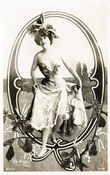 Q: Marcelle Yrven, attrice francese - Teatri: Palais Royal, Folies dramatiques, Parigi - Alfabeto in cartolina
