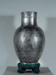 Mesopotamia: vaso di Entemena in argento con motivi e scrittura cuneiforme