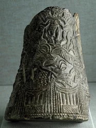 Civiltà sumera: frammento di vaso con serpente proveniente dall
