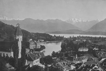 Thun, il Lago e le Alpi