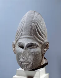 Antichità orientale: testa di dio siriano. Circa 2500 a.C. da Djabboul, Siria. Parigi, Museo del Louvre