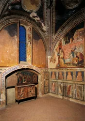 Vista della cappella decorata con affreschi