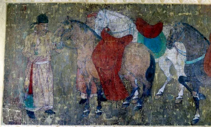 Arte cinese: due palafrenieri che guidano quattro cavalli in una stalla imperiale (dettaglio)