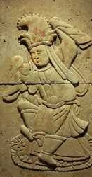 Stele in terracotta con danzatrice, Dinastia Tang (618-907), scoperta nella Provincia di Shaanxi, Museo della Foresta delle Stele a Xian. Fotografia, Leonard de Selva, Cina, 2006