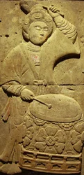 Stele in terracotta con musicista, Dinastia Tang (618-907), scoperta nella Provincia di Shaanxi, Museo della Foresta di Stele a Xian
