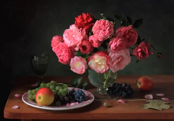 Natura morta con rosa scura