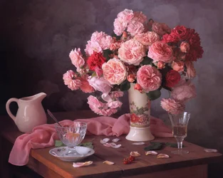 Natura morta con rose romantiche