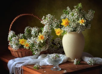 Natura morta con fiori primaverili
