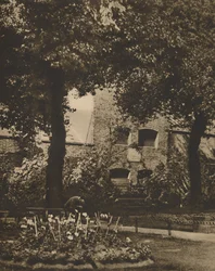 Sito della prigione di Marshalsea dal cimitero della chiesa di St. Georges, Southwark, ca 1935