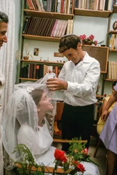 Sollevamento del velo della sposa ebrea