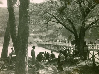 Veduta del ponte Togetsukyo sul fiume Katsure ad Arashiyama, circa 1900 - 1915 (fotografia)