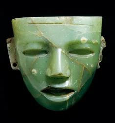 Maschera di giada. Arte di Teotihuacan dal Messico, circa 250-600. Glittica Inv. Gem 1921, n. 824. Museo degli Argenti, Palazzo Pitti, Firenze
