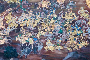 Murale che raffigura scene del Ramayana al Wat Phra Kaeo, il Palazzo Reale, Bangkok, Thailandia