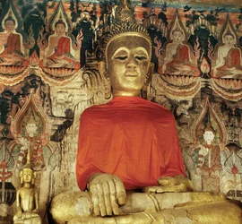 Statua del Buddha Thai Lu