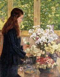 Giovane ragazza con vasi di fiori