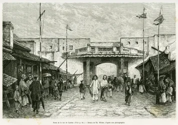 Porta della strada Canton a Hanoi. Incisione di Th. Weber, da una fotografia, per illustrare il racconto Trenta mesi nel Tonchino nel 1884, del dottor Hocquard, in Le Tour du monde 1889, sotto la direzione di Edouard Charton (1807-1890), Hachette, Parigi
