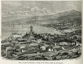 La città di Yalta, vista da Massandra, disegno di Th.Weber, per illustrare la storia Quattro mesi in Russia, nel 1876, di F. De Mely. Incisione in Le tour du monde