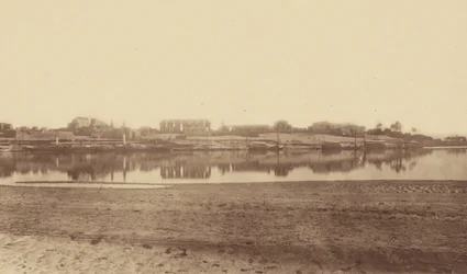 [Panoramica di Luxor dalla riva opposta]
