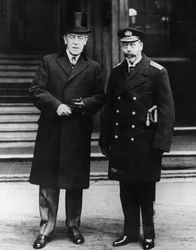 Il Re posa con il Presidente Wilson fuori da Buckingham Palace, 31 dicembre 1919