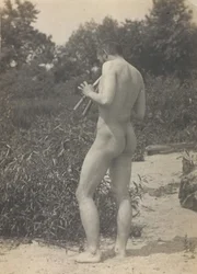 Thomas Eakins, nudo, suonando il flauto