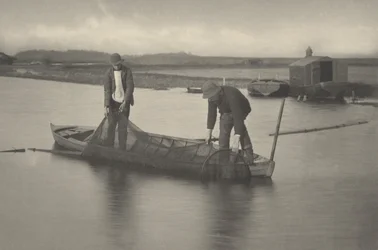 Imbracciare la rete da anguilla, 1886 (foto)