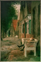 Strada con ragazza sulla panchina