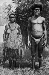 Lutto per i morti mostrato da cappi di canapa, Nuova Guinea, 1922