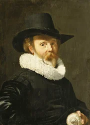 Un Conchigliologo che Tiene una Conchiglia di Nautilus