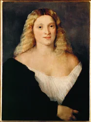 Giovane donna in abito nero …