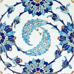 Piastrella di ceramica di Iznik, con un motivo floreale a spirale, inizio XVII secolo