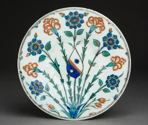 Piatto con stemma europeo, Iznik, turco, c.1570
